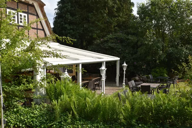 Die Terrasse mit Überdachung lädt zum Verweilen ein | Foto: Axel-Holger Haase