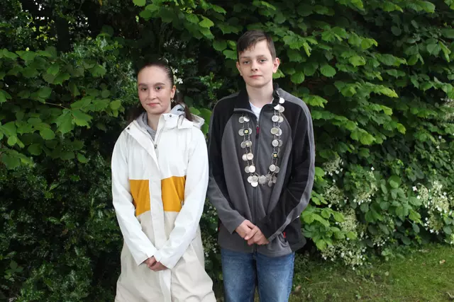 Kinderkönigin Mia John (zwölf Jahre) und Jungschützenkönig Wieland Kock freuen sich auf den Autoscooter und die Süßwarenstände. Es fehlt: Kinderkönig Finn-Elias Lohre | Foto: pm