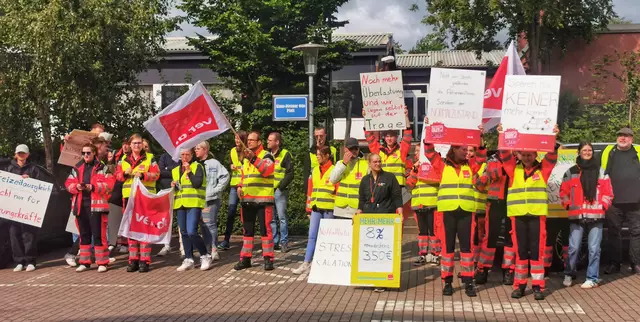 Warnstreik bei der Stader DRK-Zentrale am Hofacker | Foto: ver.di