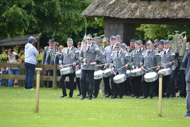 Impressionen des Sternmarschs mit zahlreichen befreundeten Vereinen und Spielmannszügen | Foto: bim