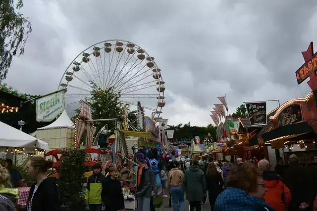 Trotz gemischten Wetters gut besucht: der Pfingstmarkt in Neukloster | Foto: Kira Barke