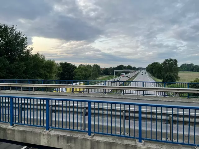 Eine Brücke bei Meckelfeld, über die A1 führend | Foto: sra