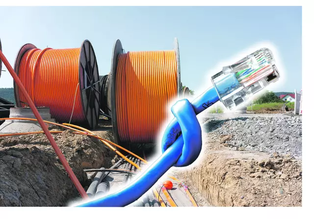 Im Landkreis verläuft der Glasfaserausbau schleppend  | Foto: Fotos: AdobeStock/ThomBal, Calado Fotomontage: MSR