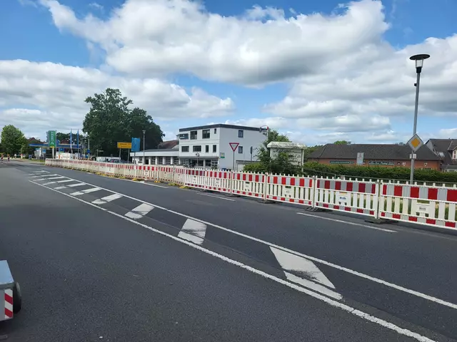 Die Buxtehuder Straße ist seit Mittwoch, 11. Juni, gesperrt | Foto: sh