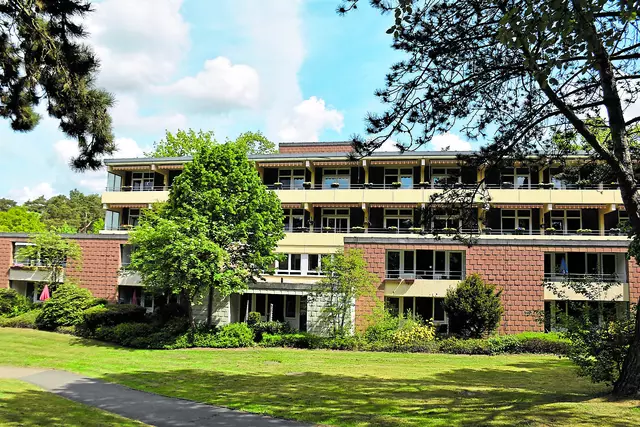 Das Seniorenheim an der Steinbecker Straße 46 bietet den Bewohnern ein schönes Umfeld mit Terrassen und Balkonen F | Foto: Axel-Holger Haase