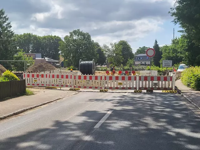 Hier endet die Fahrt auf der Buxtehuder Straße. Für geplante vier Wochen ist hier gesperrt | Foto: sh