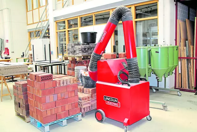 Wie viel Wasser kann ein Ziegelmauerwerk aufnehmen? Ziegelsteine für ein Mauerwerk zur Untersuchung der Schlagregendichtigkeit | Foto: wd