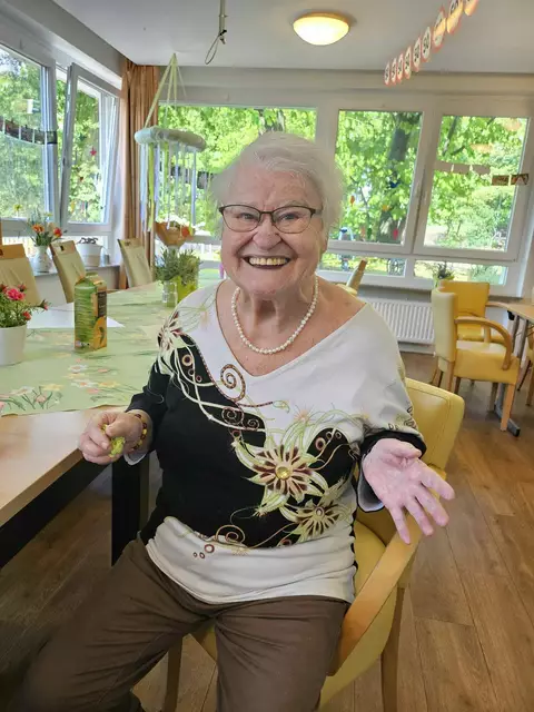 Bewohnerin Urte Ackenhusen genoss die tolle Stimmung auf der Jubiläumsveranstaltung  | Foto: Seniorenheim Buchholz