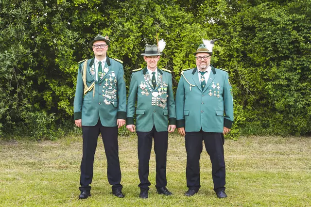  Der neue „Neuer Vorstand“ (v. li.): Daniel Kosbab Steffens 2.Vorsitzender, Oliver Dammann 1. Vorsitzender und Christian Falk als Schatzmeister
 | Foto: Schützenverein Apensen