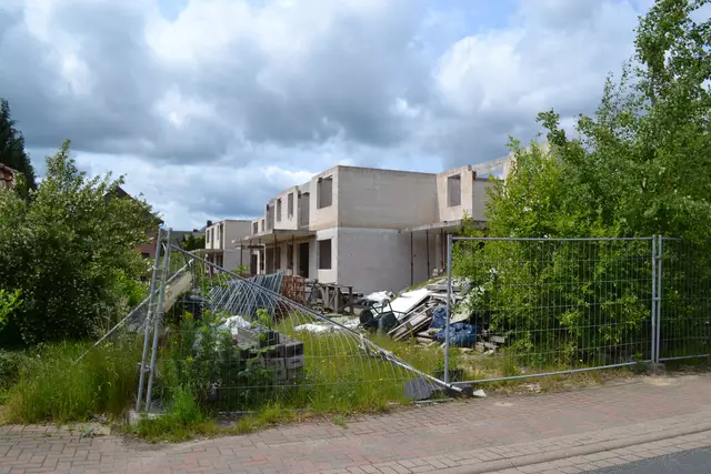 Mehrere Wochen lang war das Grundstück Heidenauer Straße 13 wieder begehbar. Ein toller "Abenteuerspielplatz" | Foto: bim