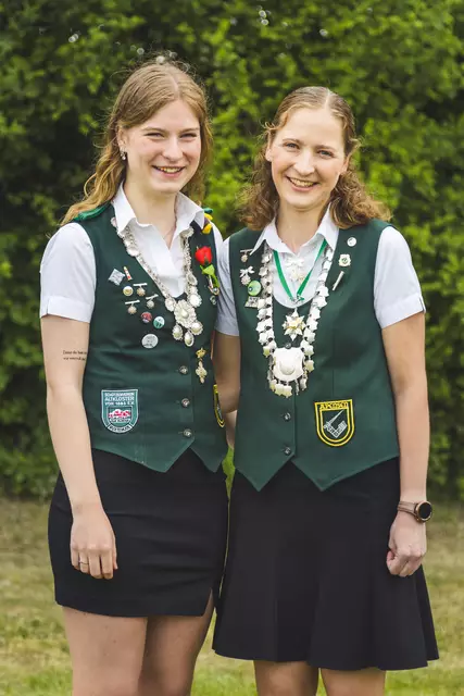 Jungschützenkönigin und Beste Dame: Kathleen Dammann und ihre Mutter Nicole Dammann | Foto: Schützenverein Apensen