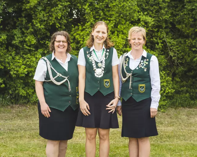 Team Beste Dame: Birte Wajda (v. li.) , Nicole Dammmann als Beste Dame und Inga Dammann
 | Foto: Schützenverein Apensen
