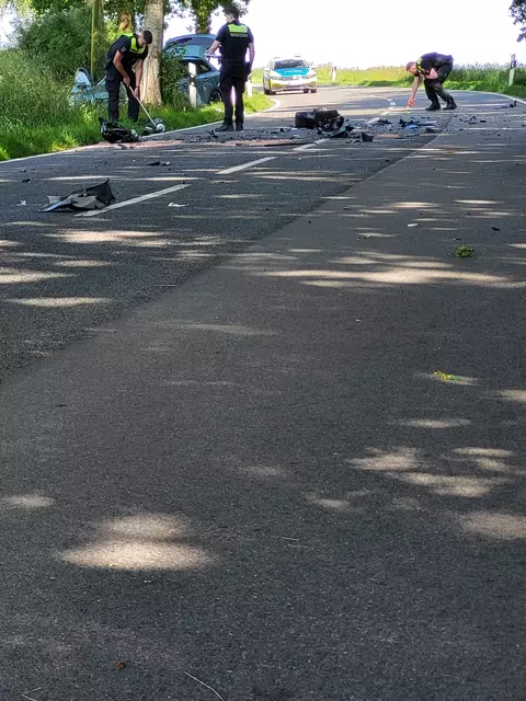 Die Polizei untersucht noch die Spuren, um den genauen Unfallhergang zu rekonstruieren  | Foto: Sh