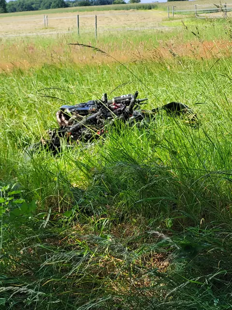Das Motorrad war nur noch ein Haufen Blech und Gestänge | Foto: Sh