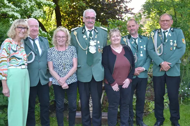 Die Vizekönigscrew (v. li.): Petra und Dieter Fahje, das Vizekönigspaar Helga und Klaus Wolter, Anja Schmidt und Frank Potthoff sowie Andreas Voß (es fehlt: Christina Niemann) | Foto: bim