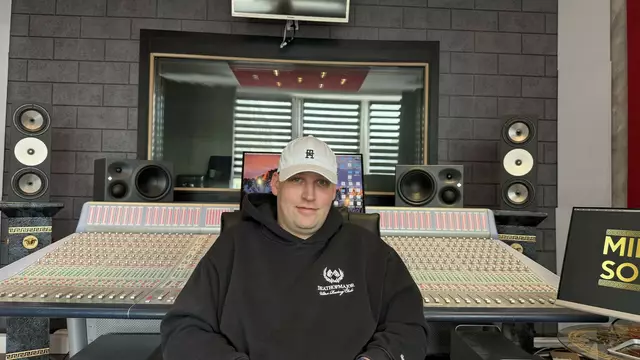 Rapper APAZ im Hamburger Studio, wo unter anderem sein neues Album "Bavaria" entstand | Foto: Jessica Behmer