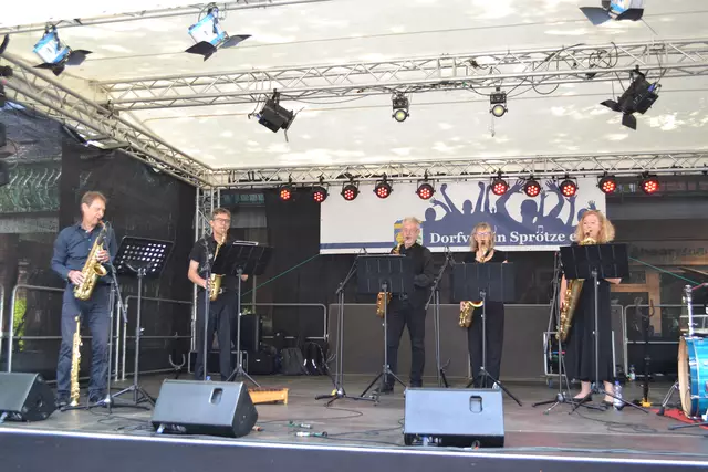 Das Bühnenprogramm eröffnete das Saxofon-Quintett Qwain | Foto: bim