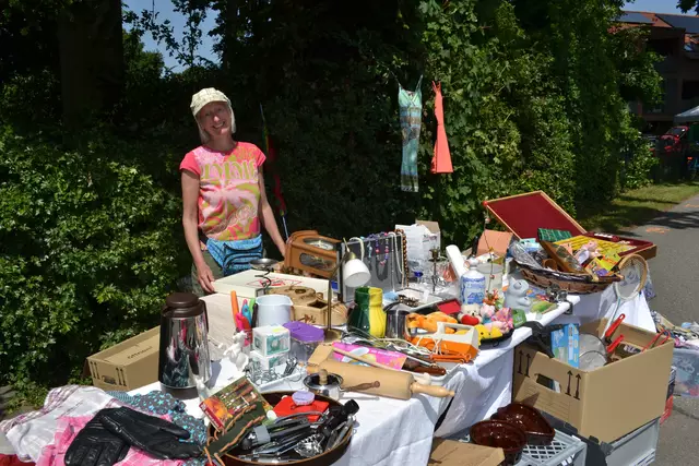 Die Ur-Sprötzerin Pamela Dittmer war eine der Ausstellerinnen beim Flohmarkt und zum zweiten Mal beim Dorffest dabei | Foto: bim