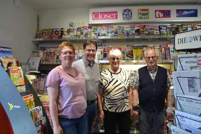 Familie Friesecke in ihrem Geschäft in der Bahnhofstraße | Foto: bim
