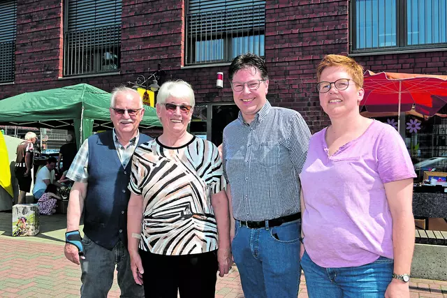 Luden zum Sommerfest (v. li.): Günther und Ursula Friesecke sowie Thorsten und Annika Friesecke Fotos: bim | Foto: bim