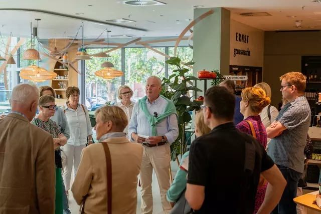Dieter Stackmann mit seiner Gruppe im ERNST Cafe | Foto: Stackmann