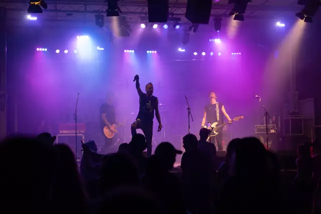 Die Headliner "Drunken Swallows" beendeten das Stove Open Air-Festival 2025 | Foto: Karsten Schaar