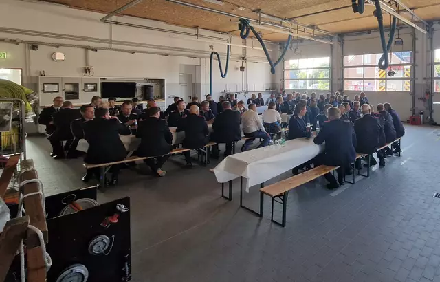 Gemütliches Zusammensein im Feuerwehrgerätehaus Steinkirchen | Foto: SG Lühe