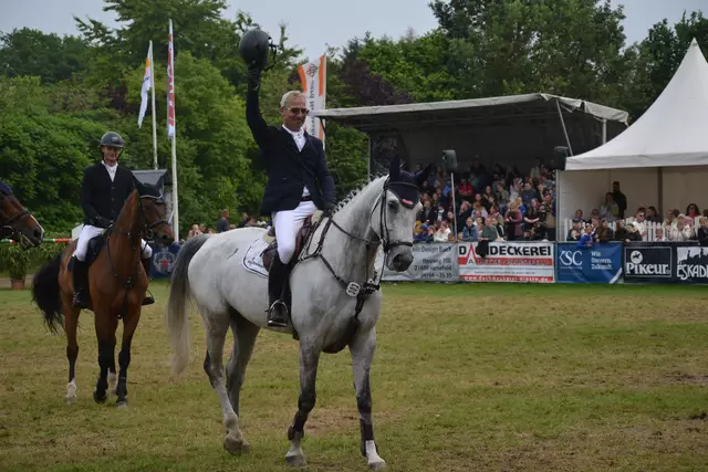 Erfolgreichster Springsportler des Turnieres wurde Hergen Forkert (RC Rosenbusch Oberneuland) und gewann einen Pferdeanhänger 