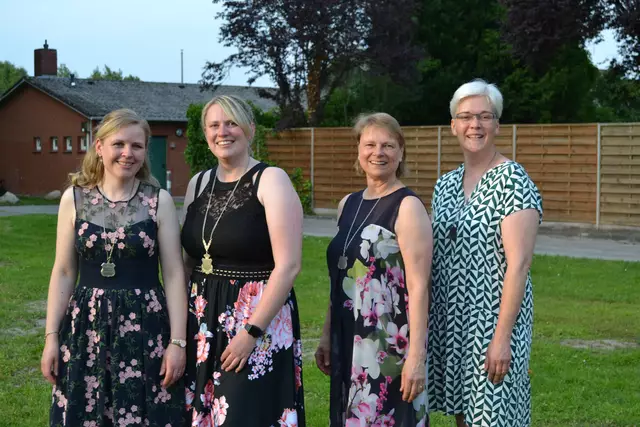 Die Beste Dame: Karina Tollmien (2. v. li.) mit ihren Adjutantinnen (v. li.): Sina Rohrer, Andrea Schulz und Stefanie Schlegel