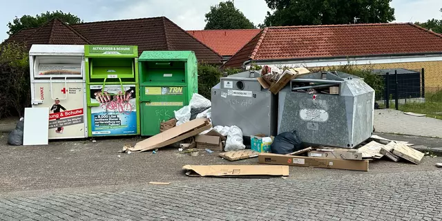 Müllsauerei am Container-Stellplatz im Stader Stadtteil Hahle | Foto: Malte Neumann