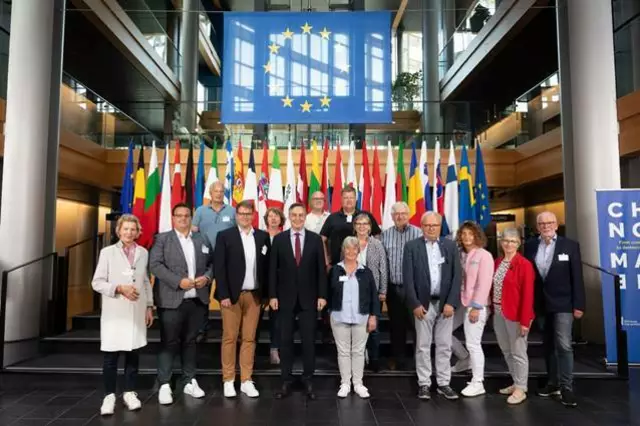 Besucher aus dem Landkreis Stade mit David McAllister MdEP | Foto: CDU