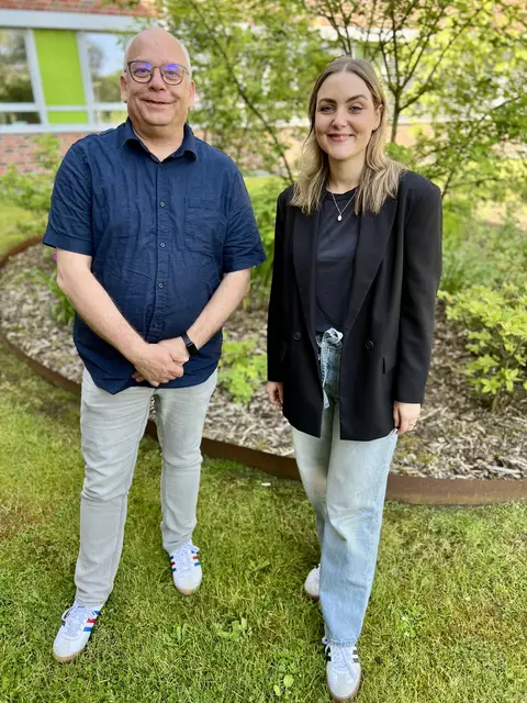 Konrad Schmidt und Muriel Silies vom Team Jugendschutz des Landkreises Stade werden gemeinsam mit der Polizei eine Jugendschutzkontrolle auf dem Stader Altstadtfest durchführen. | Foto: Landkreis Stade / Nina Dede