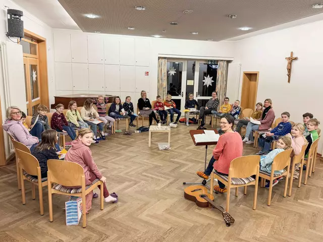 Die Konfizeit in der Kirchengemeinde Salzhausen-Raven beginnt mit KU4 und regelmäßigen Treffen in großer Runde  | Foto: Kirchengemeinde Salzhausen-Raven