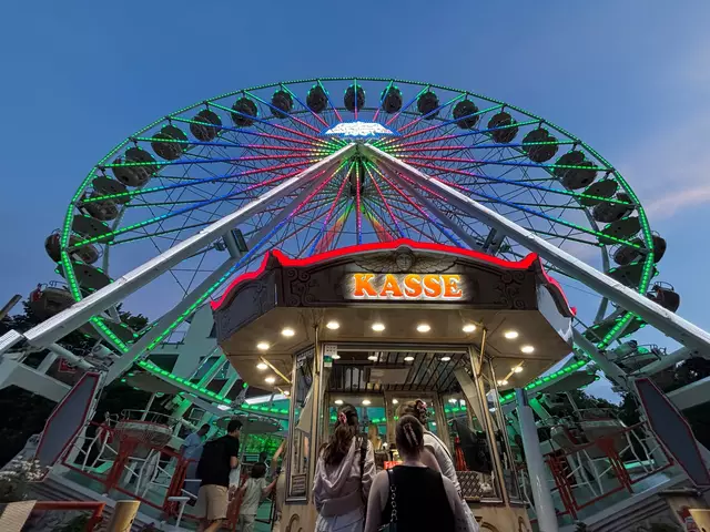 Das beleuchtete Riesenrad am Geesttor | Foto: pau