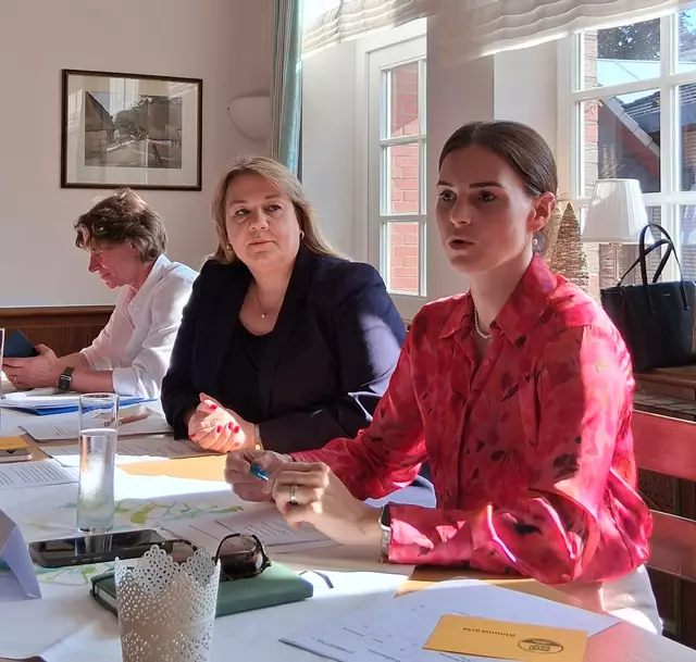 Melanie Reinecke und Vanessa Zobel | Foto: FU
