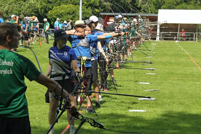 Mit bis zu über 200 Pfeilen an zwei Wettkampftagen wurde die Kraft der Schützen vor eine große Herausforderung gestellt | Foto: Werner Magath