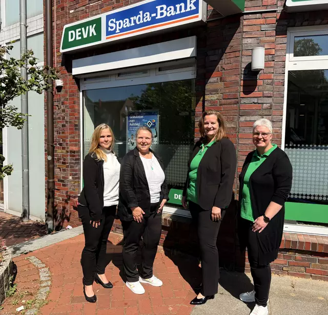 Sandra Mergenthal, Petra Remelius (v. li., beide Sparda-Bank) sowie Susanne Langner und Bianca Nedwig (beide DEVK) freuen sich auf die Jubiläumswoche