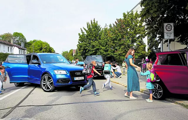 Elterntaxis sorgen oft für gefährliche Situationen vor Kindergärten und Schulen | Foto: ADAC 