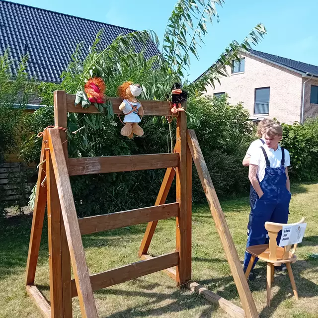 Das Maskottchen musste von der Leiterwand gerettet werden | Foto: S. Ach