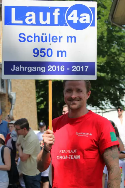 Tim Karlstetter lieferte am Start Infos zum jeweiligen Lauf | Foto: pöp