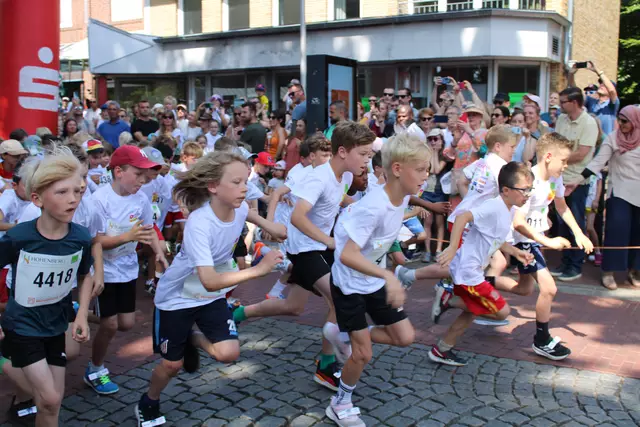 Flott am Start: die Schüler der Jahrgänge 2016/2017 | Foto: poep