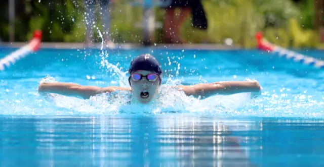 Kreis-Jahrgangsbeste über 100-Meter-Schmetterling war die 14-jährige Mette Theresa Lauf vom Ausrichter der Titelkämpfe, dem Schwimm Club (SC) Seevetal  | Foto: cc