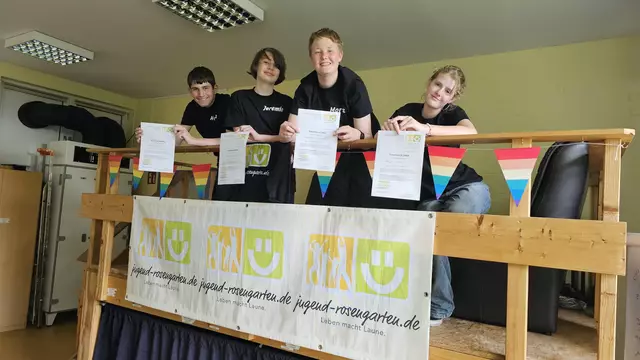 Haben ihr Zertifikat zum Teamer erhalten (v. li.): Moritz J., Jeremie, Moritz W. und Lenja | Foto: Schünemann