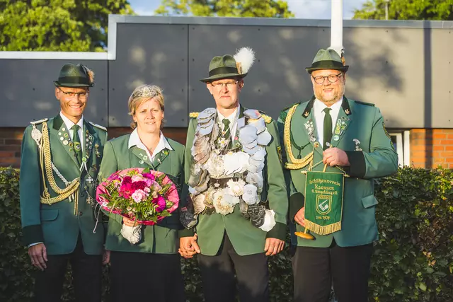 König und Adjutanten | Foto: Schützenverein Apensen