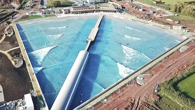 Bald auch in Stade? In Bristol/Großbritannien befindet sich eine vergleichbare Surfanlage  | Foto: “The Wave”, Bristol (Großbritannien)/https://www.thewave.com/