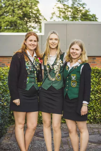 Jungschützenkönigin und Adjutantinnen | Foto: Schützenverein Apensen