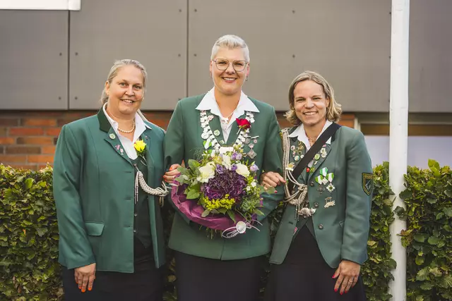 Die Beste Dame und ihre Adjutantinnen | Foto: Schützenverein Apensen
