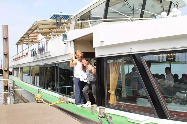 Die Ehrenamtskoordinatorinnen des DRK-Kreisverbands Alexandra Petersen und Lilith Müller-Petersen beim Boarding. | Foto: DRK-Kreisverband Harburg-Land