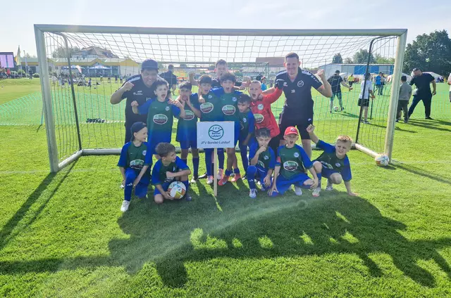 Großer Jubel bei der U9 des JFV Borstel-Luhdorf nach einem erfolgreichen Turnier | Foto: Hai Pham