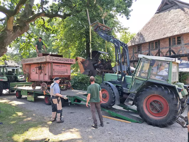 Der historische Dreschkasten wurde jetzt abtransportiert | Foto: Maretzki